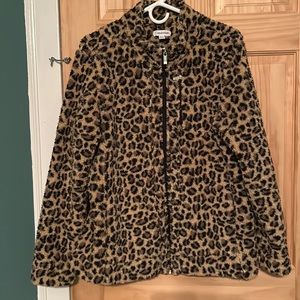 Like new Calvin Klein animal print fleece. Very comfy and warm.